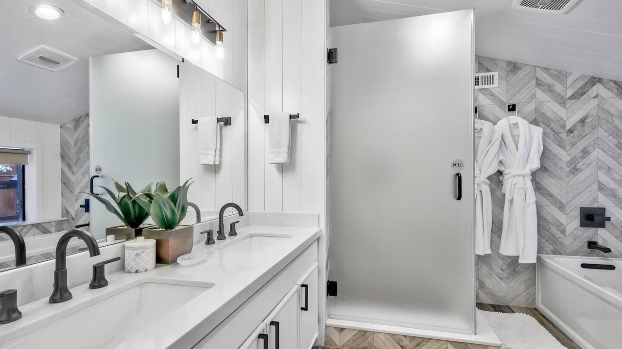 Photo of Bathroom in Kingswood Estates