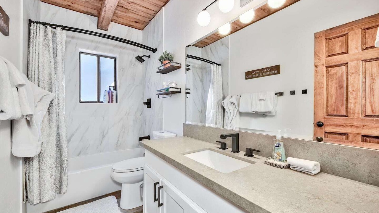 Photo of Bathroom in Kingswood Estates