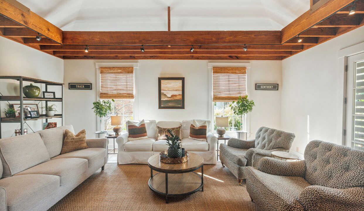 Photo of Livingroom in Glenview