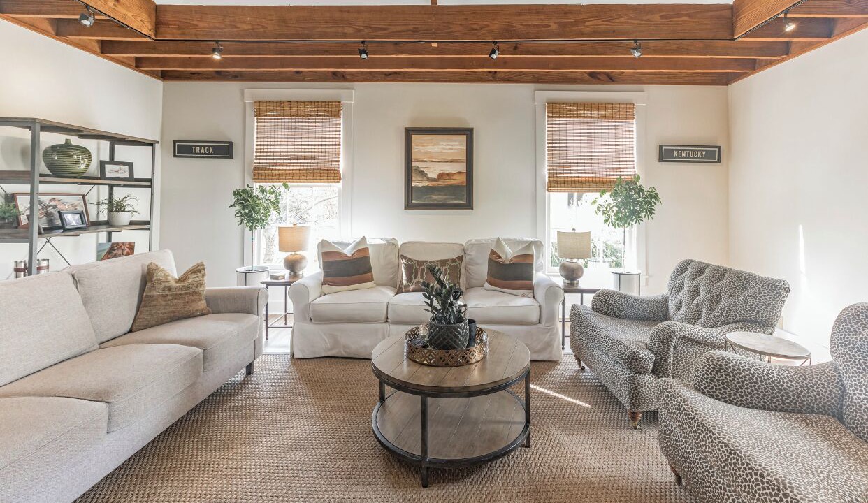 Photo of Livingroom in Glenview