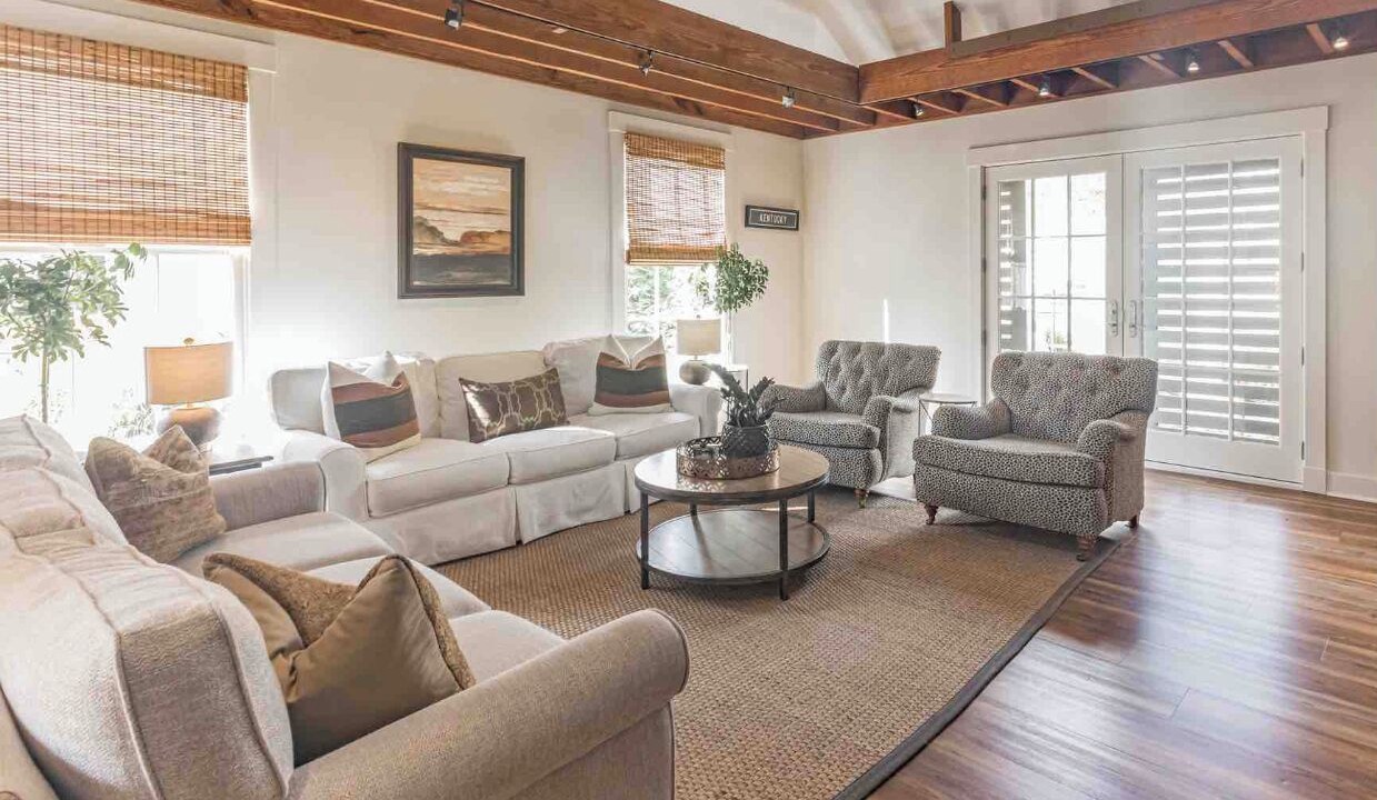 Photo of Livingroom in Glenview