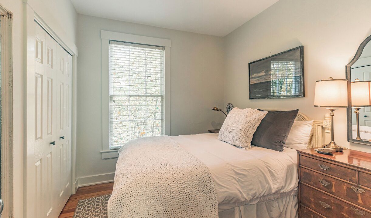 Photo of Bedroom in Glenview