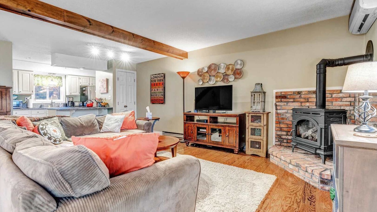 Photo of Livingroom in West Hartford