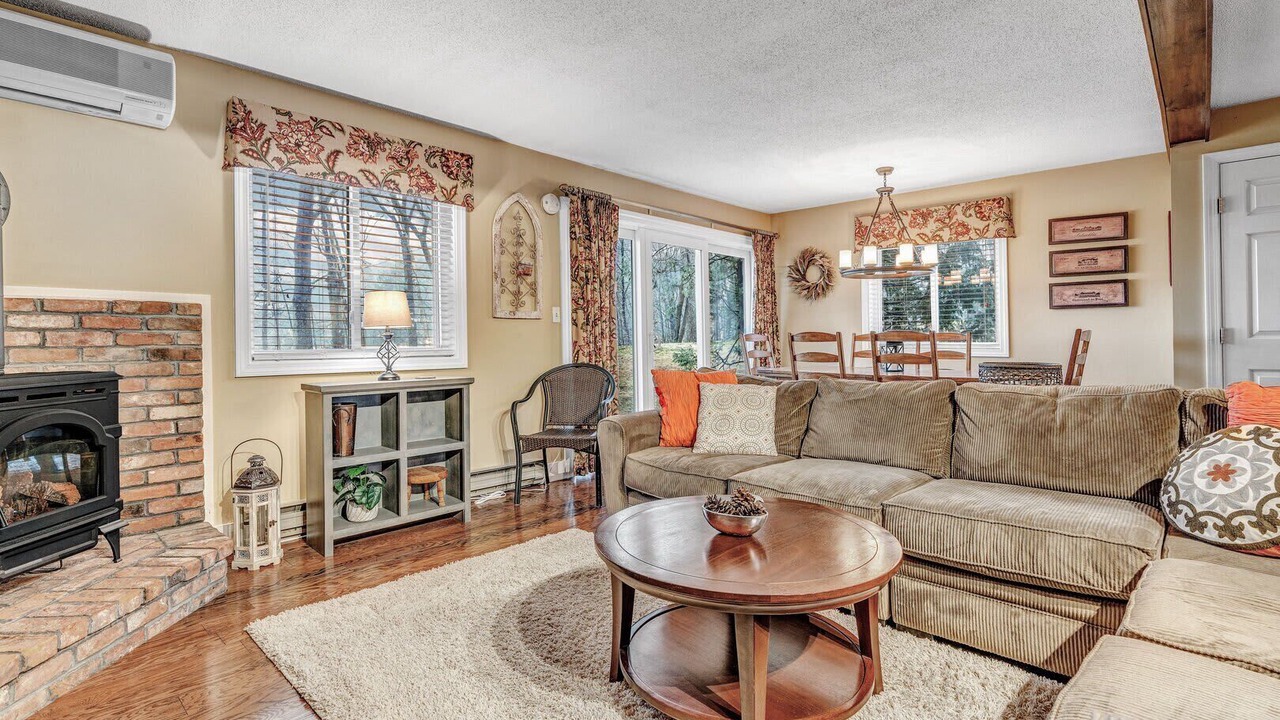 Photo of Livingroom in West Hartford
