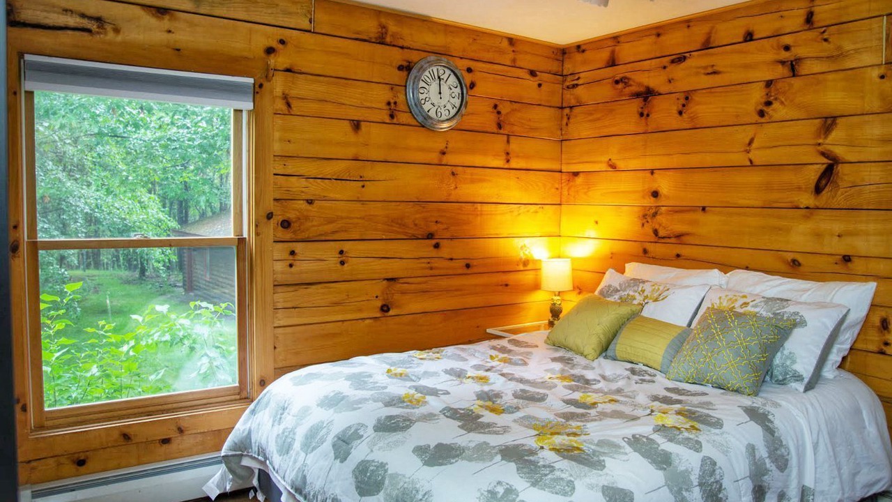 Photo of Bedroom in Roxbury
