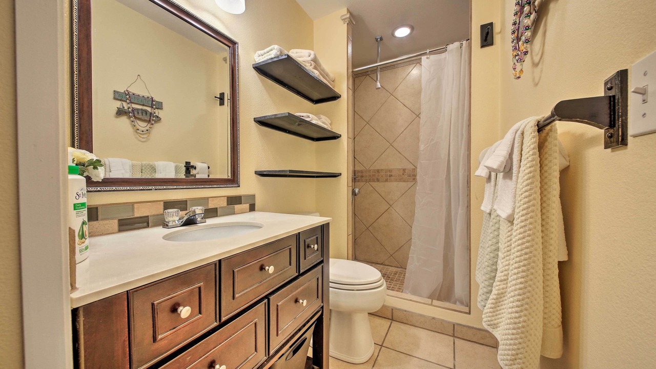 Photo of Bathroom in Northwest Los Angeles Heights