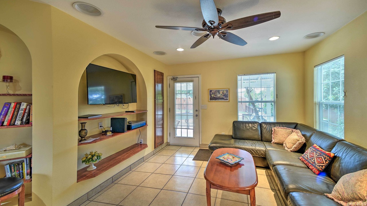 Photo of Livingroom in Northwest Los Angeles Heights