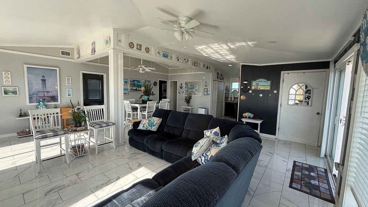 Photo of Livingroom in Cedar Lane