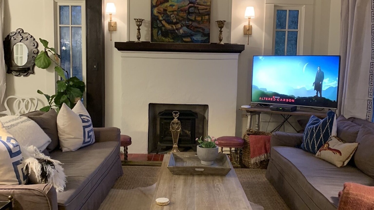 Photo of Livingroom in Austin Ave.