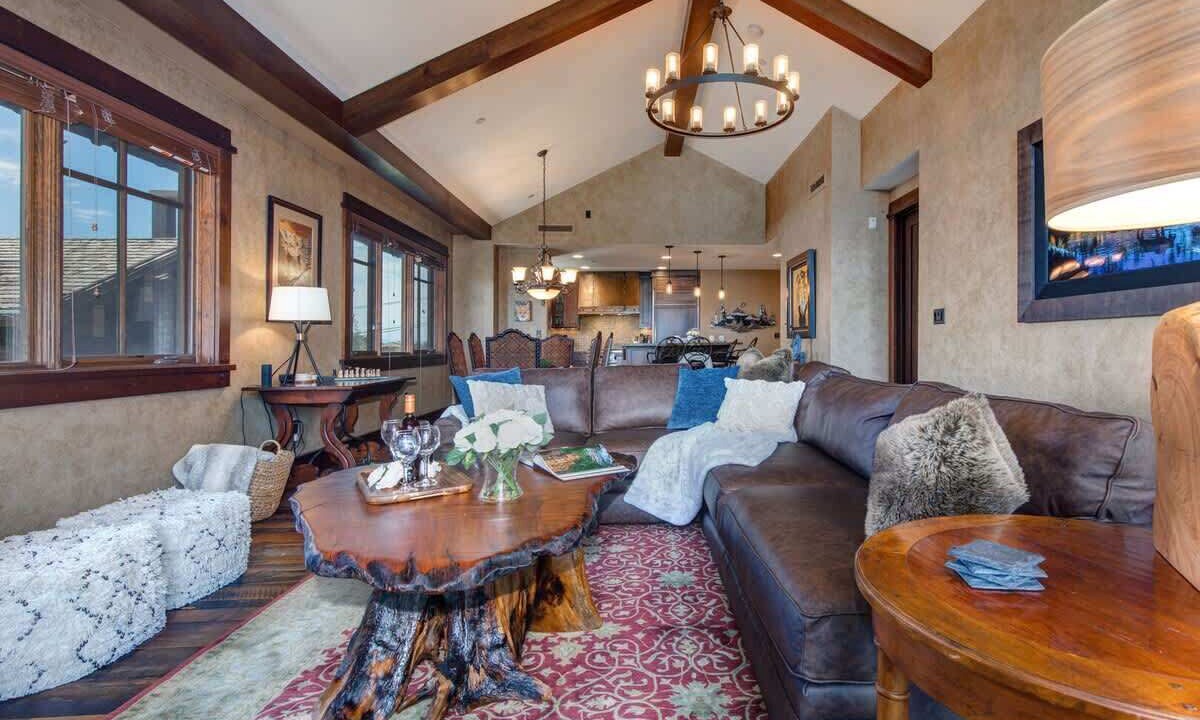 Photo of Livingroom in Empire Pass