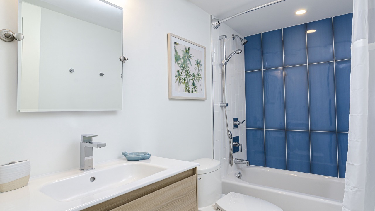 Photo of Bathroom in Vanderbilt Beach