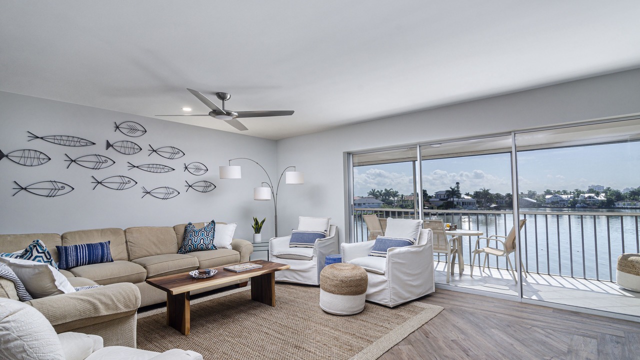 Photo of Livingroom in Vanderbilt Beach