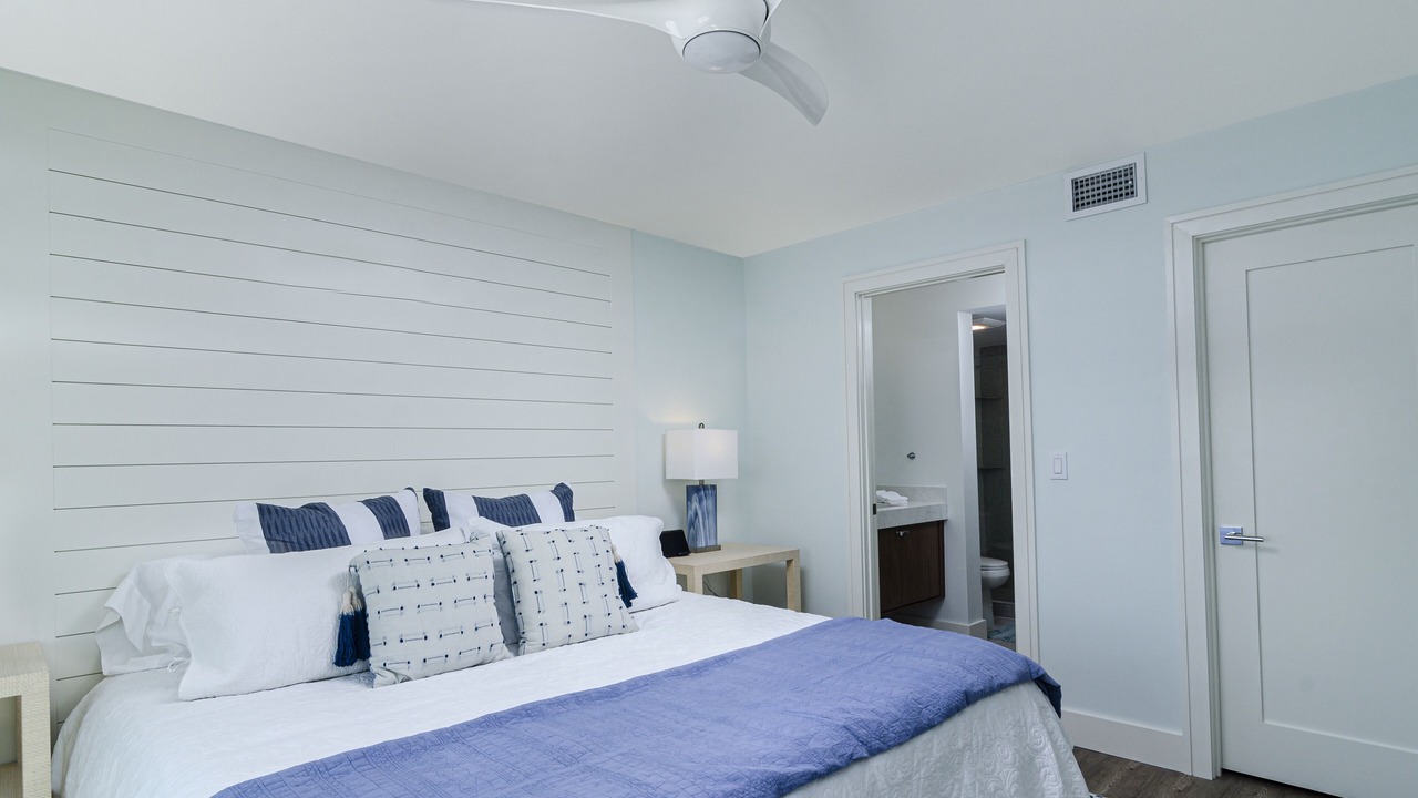 Photo of Bedroom in Vanderbilt Beach