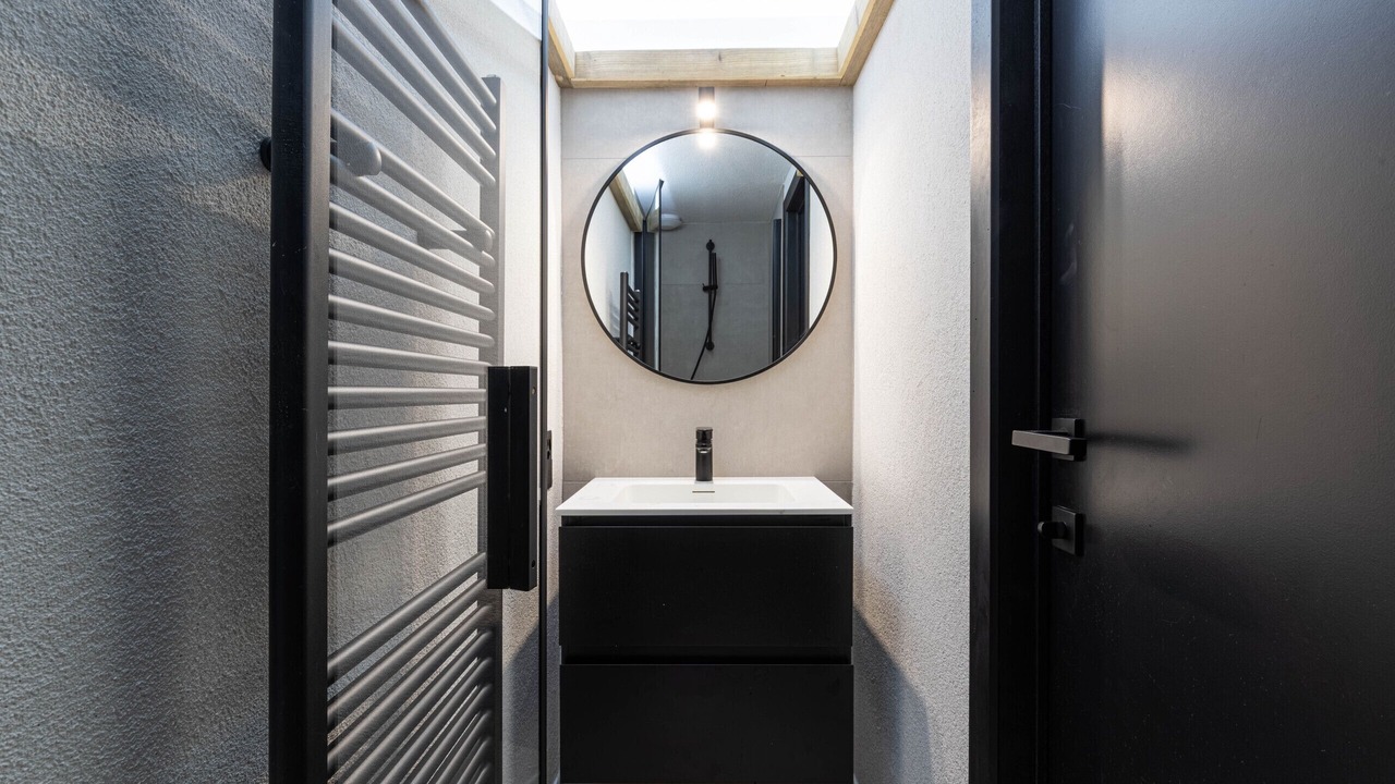 Photo of Bathroom in Vex