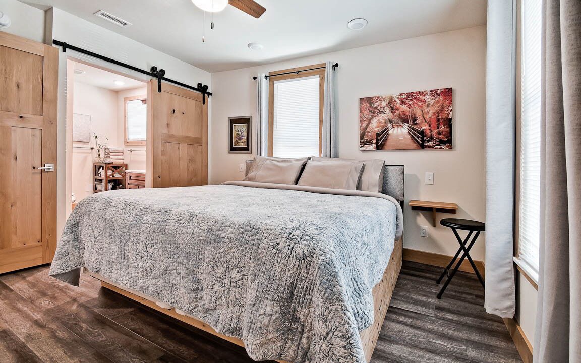 Photo of Bedroom in Eureka Springs Historic District