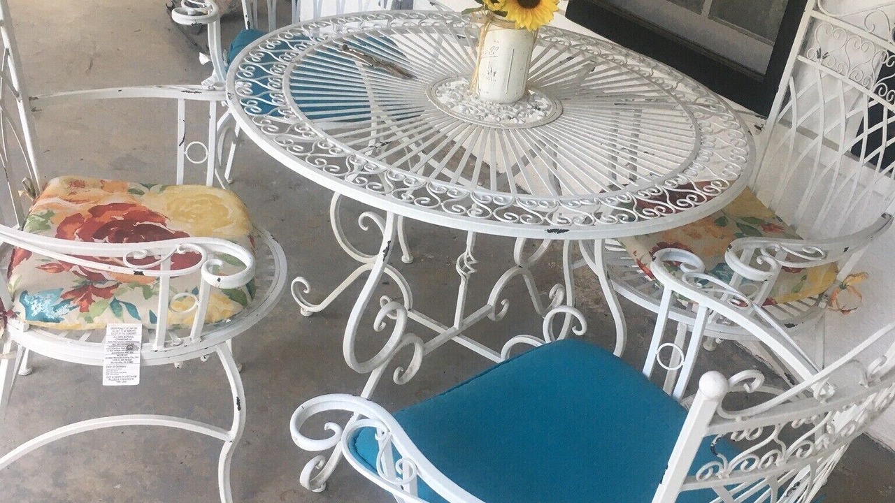 Photo of Outdoor in Carmine