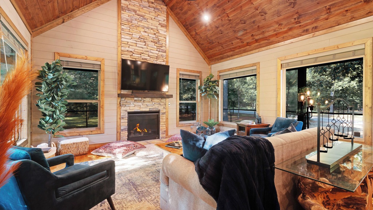 Photo of Livingroom in Hochatown