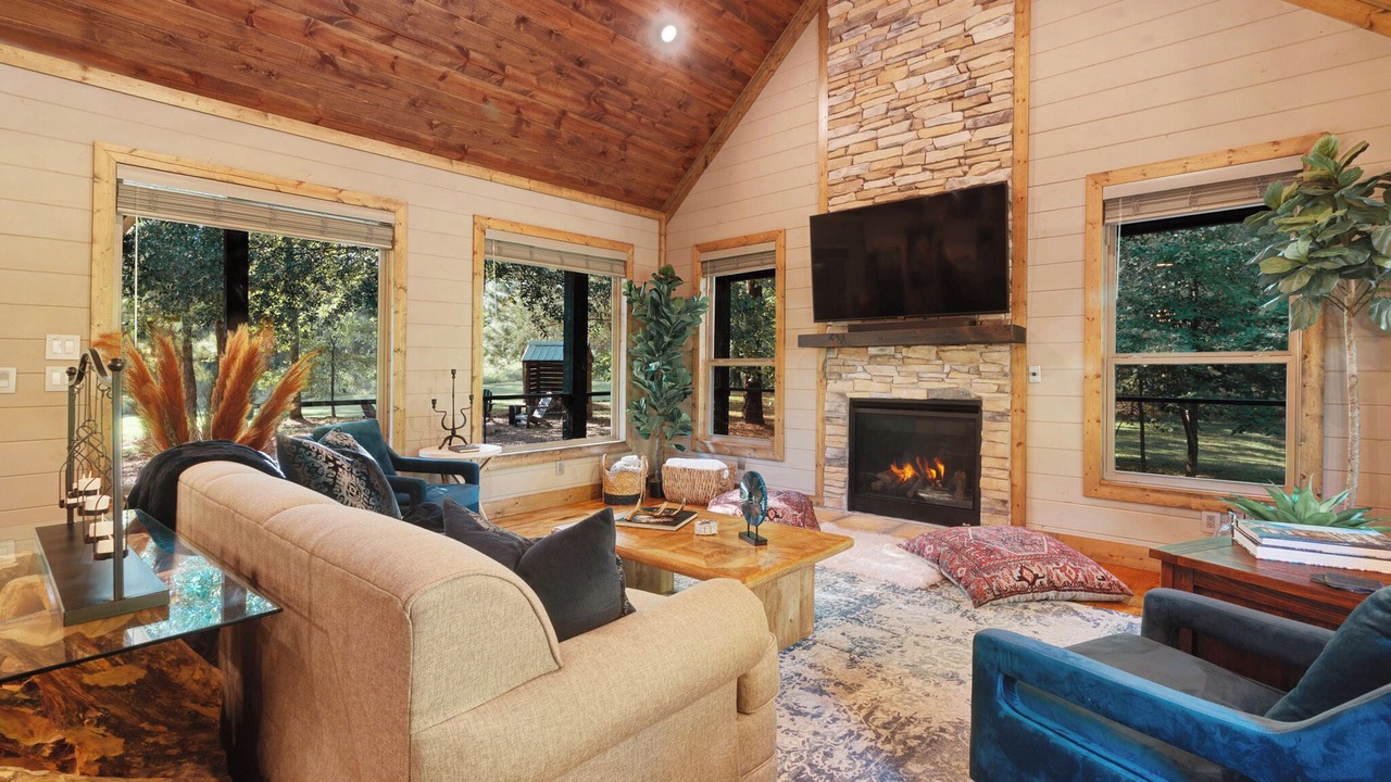 Photo of Livingroom in Hochatown