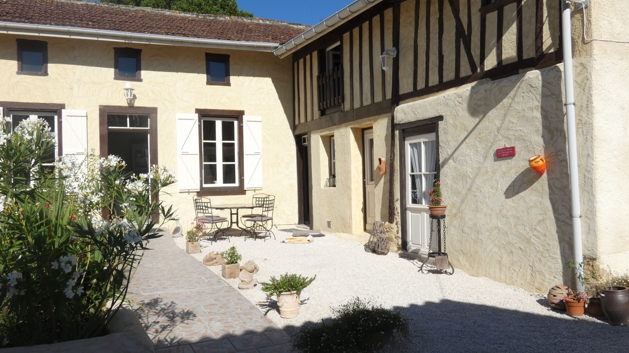 Photo of Outdoor in Estampes