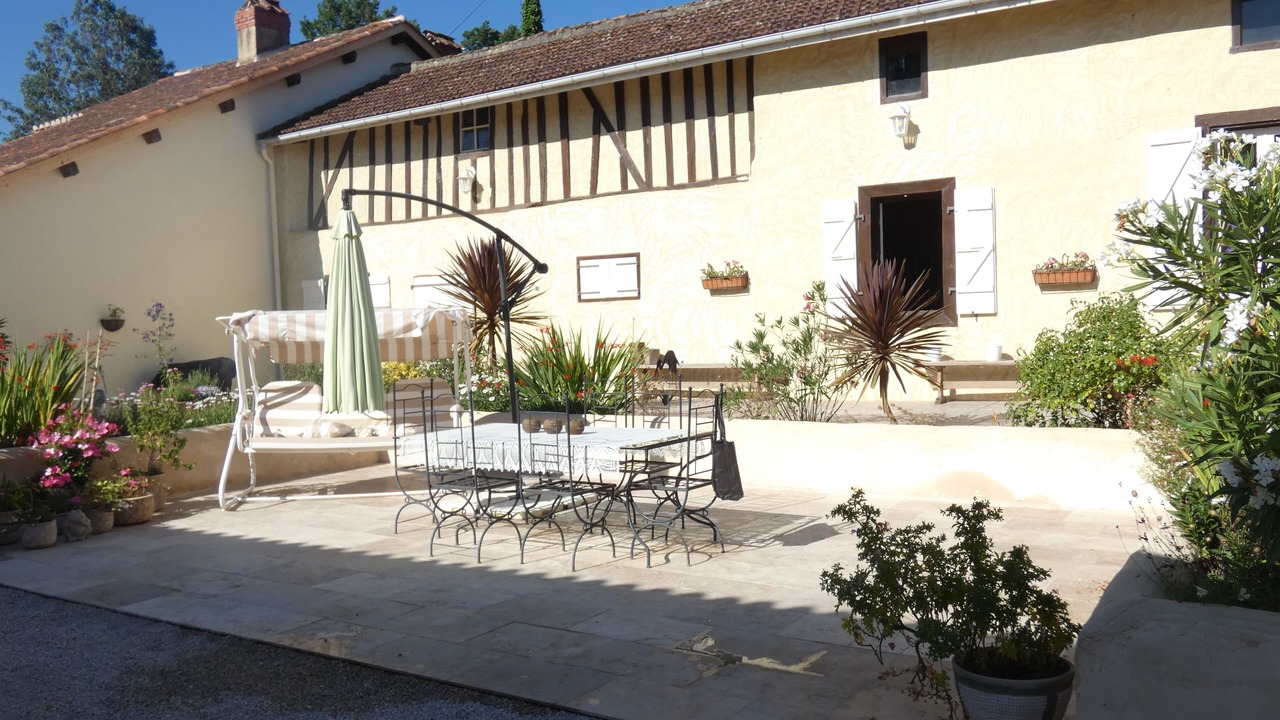 Photo of Outdoor in Estampes