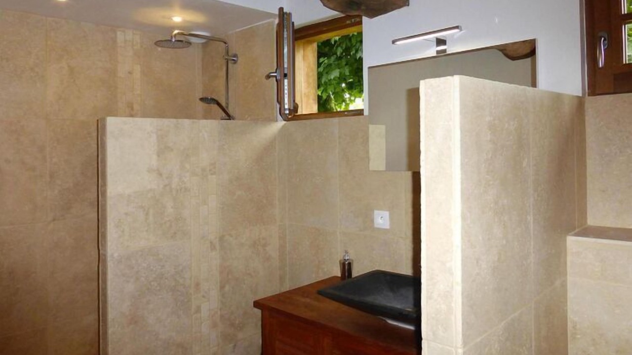 Photo of Bathroom in Saint-Martin-aux-Buneaux