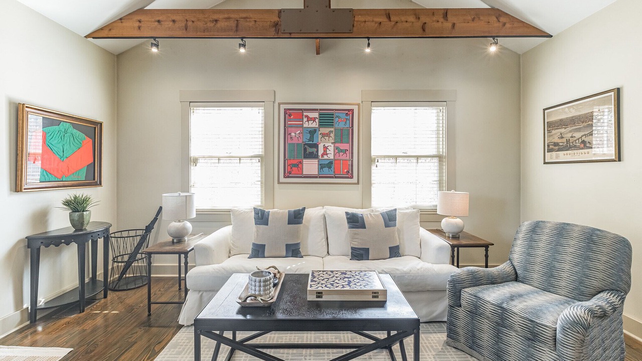 Photo of Livingroom in Glenview