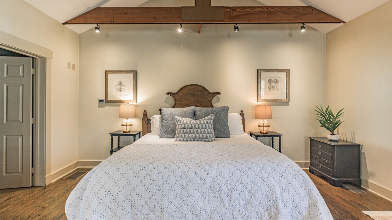 Photo of Bedroom in Glenview