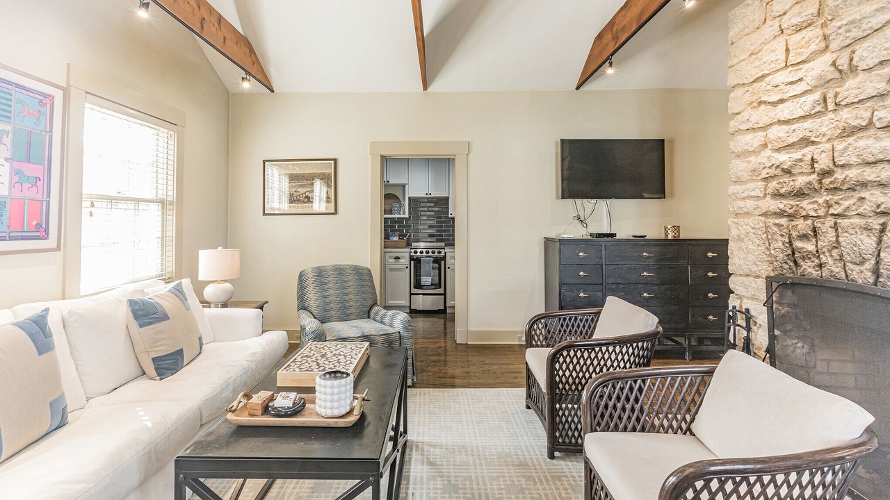 Photo of Livingroom in Glenview
