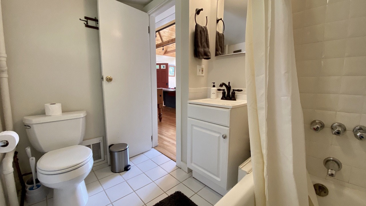 Photo of Bathroom in Town of Olive