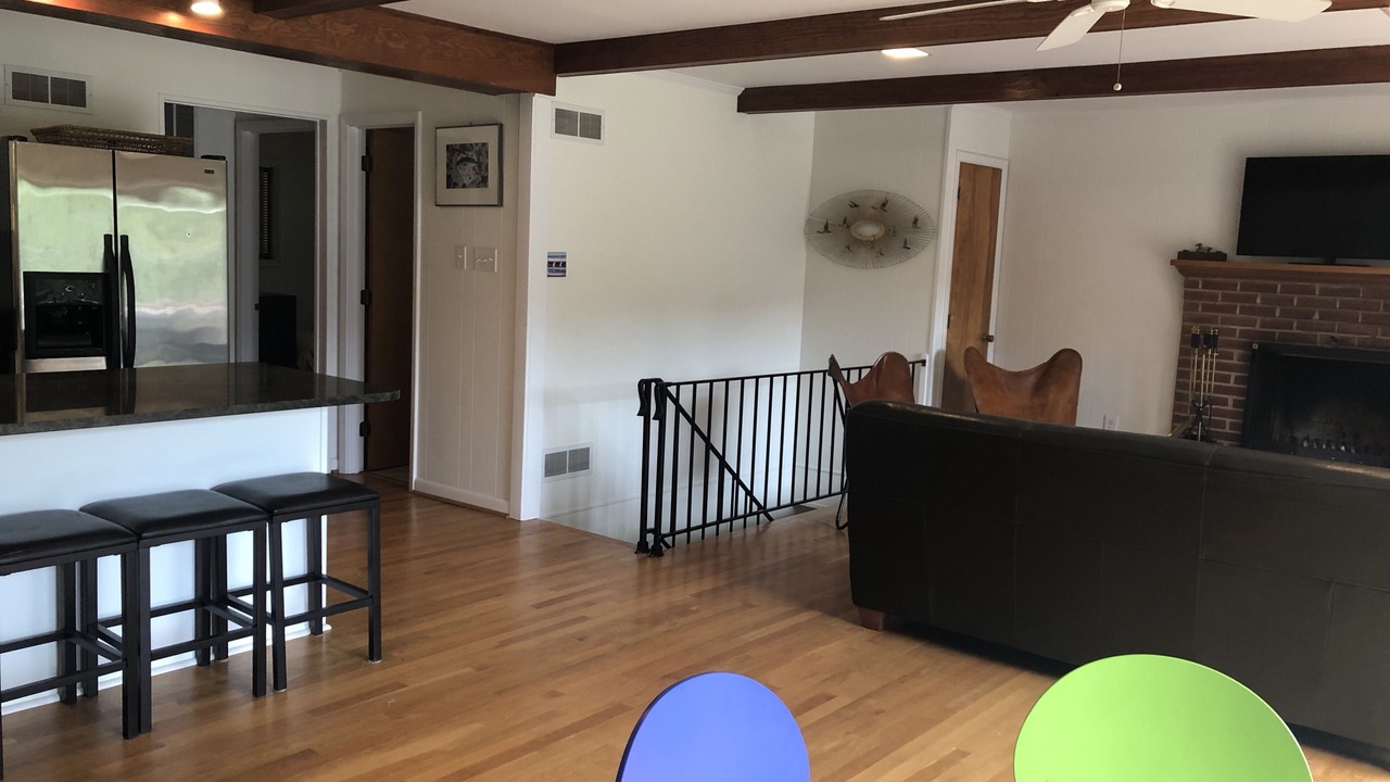 Photo of Livingroom in Bakerton