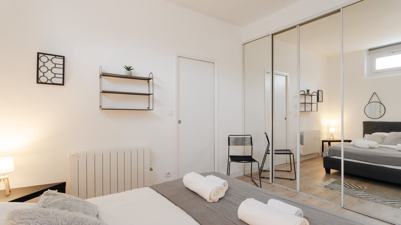Photo of Bedroom in Alphonse Guerin