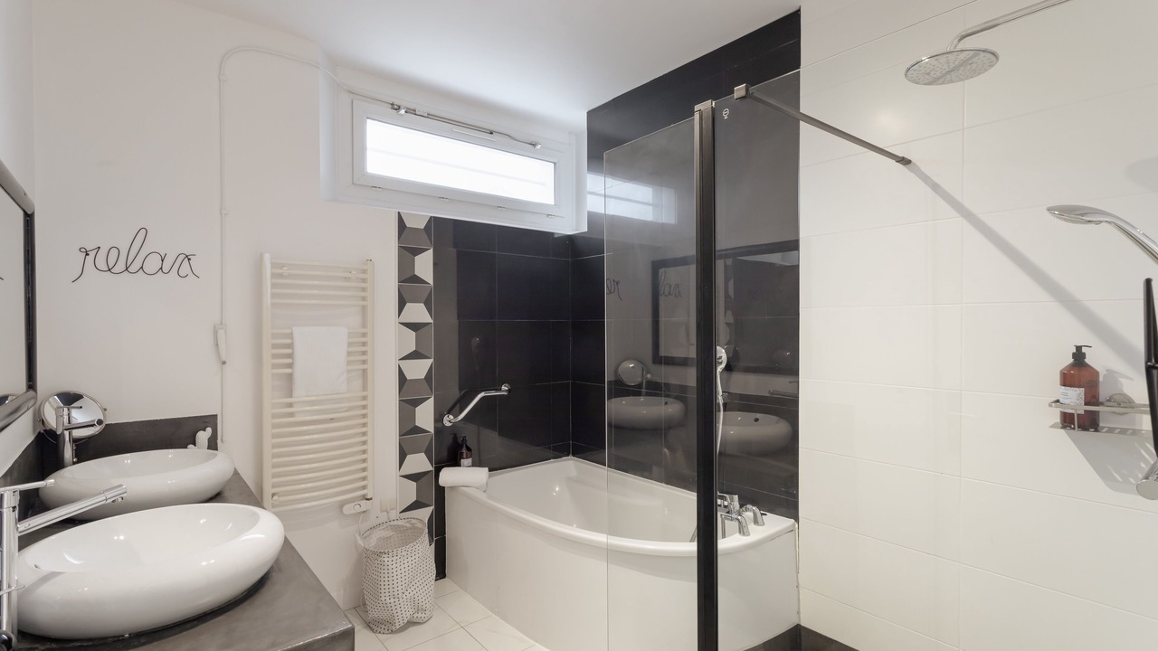 Photo of Bathroom in Alphonse Guerin