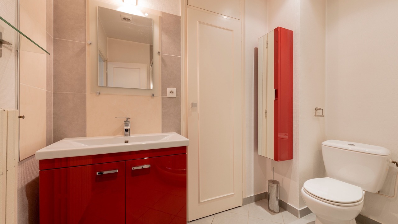 Photo of Bathroom in Carmes