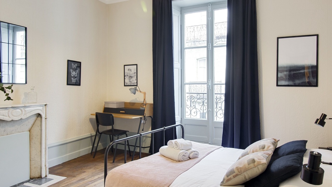 Photo of Bedroom in Graslin - Commerce