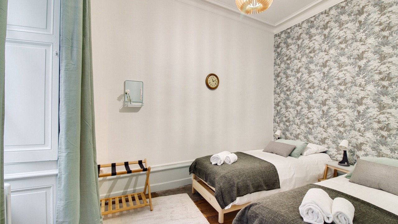 Photo of Bedroom in Graslin - Commerce