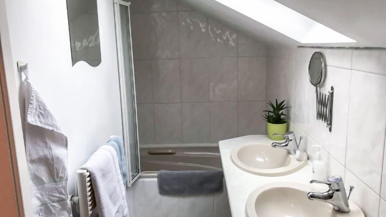 Photo of Bathroom in St Brides