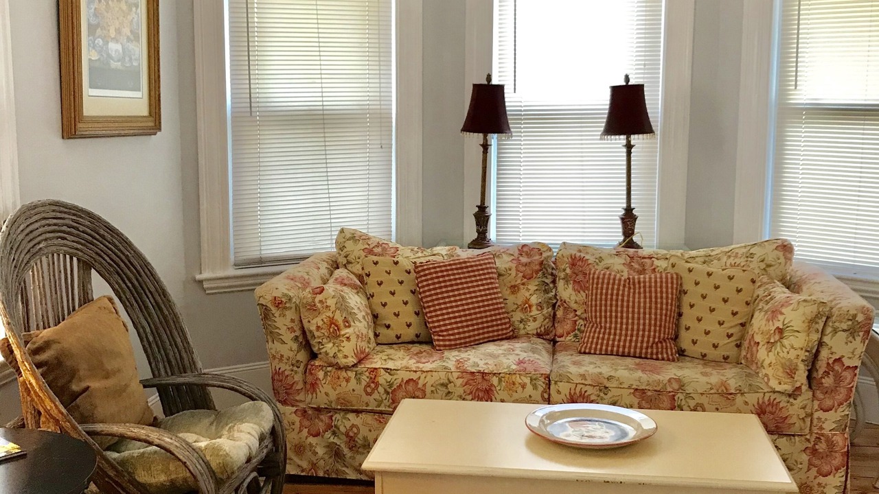 Photo of Livingroom in Beverly