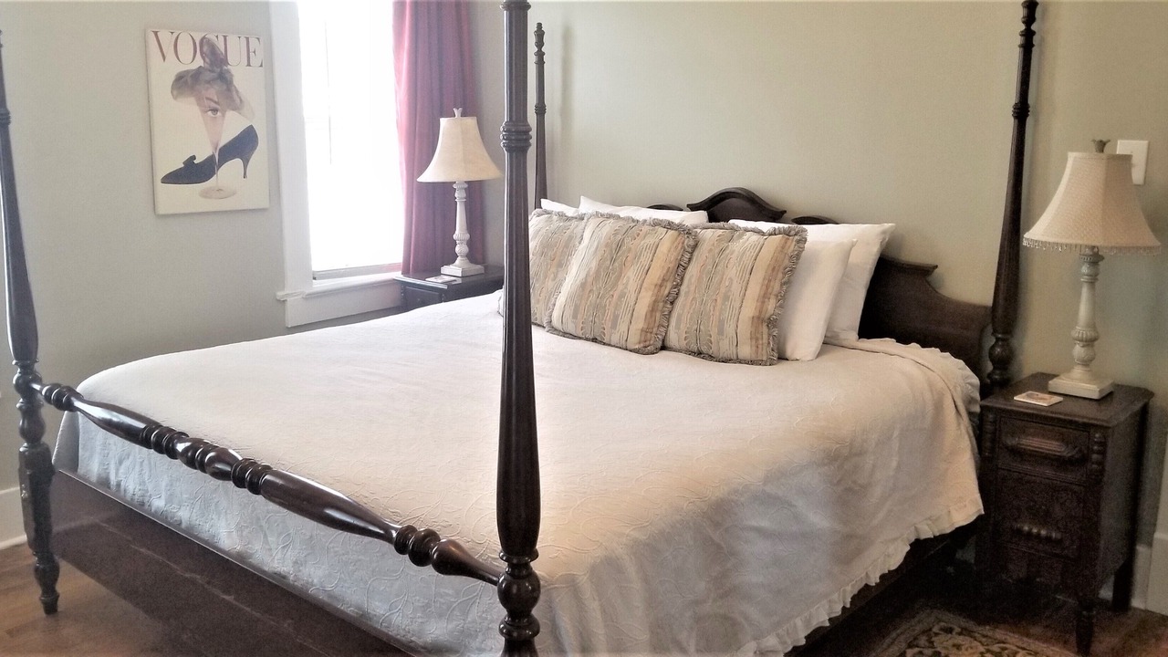 Photo of Bedroom in Central Gardens