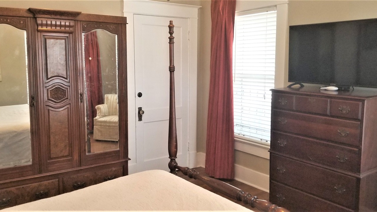 Photo of Bedroom in Central Gardens