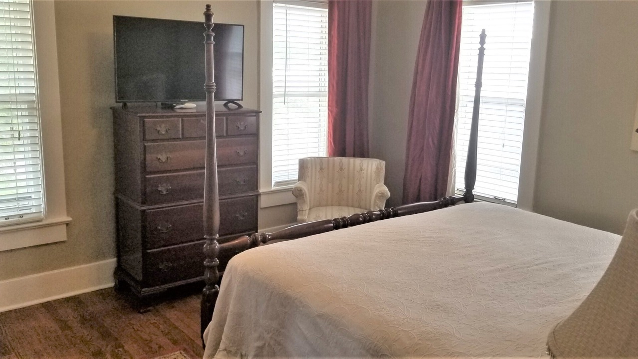 Photo of Bedroom in Central Gardens