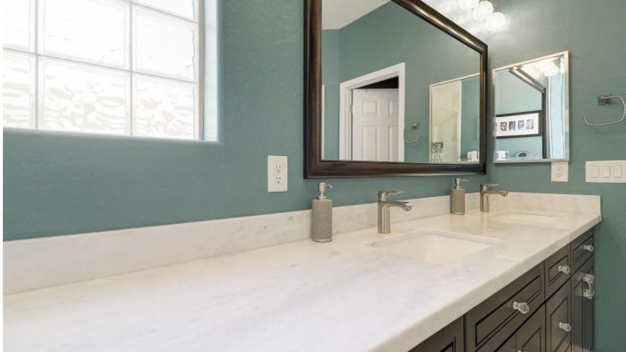 Photo of Bathroom in Montecito in Estrella