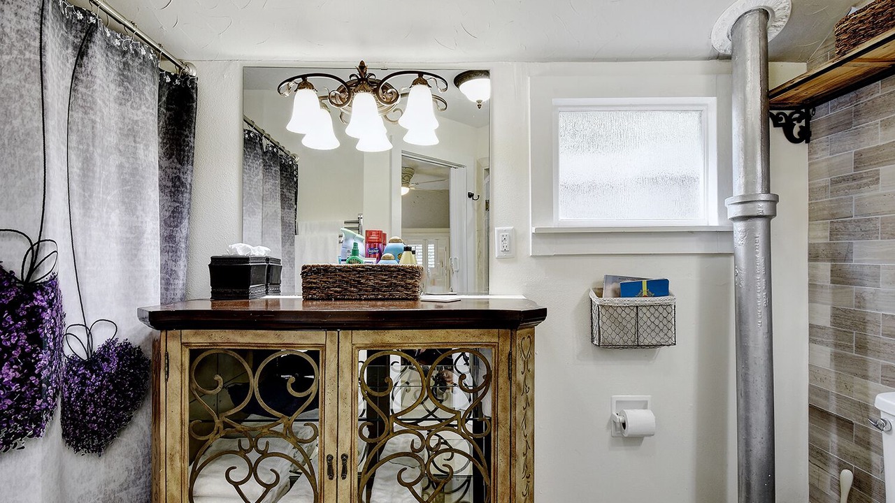 Photo of Bathroom in King William