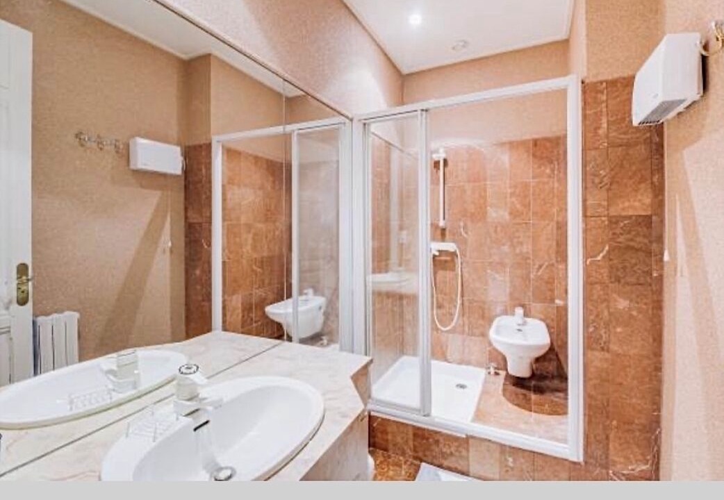 Photo of Bathroom in Cauterets
