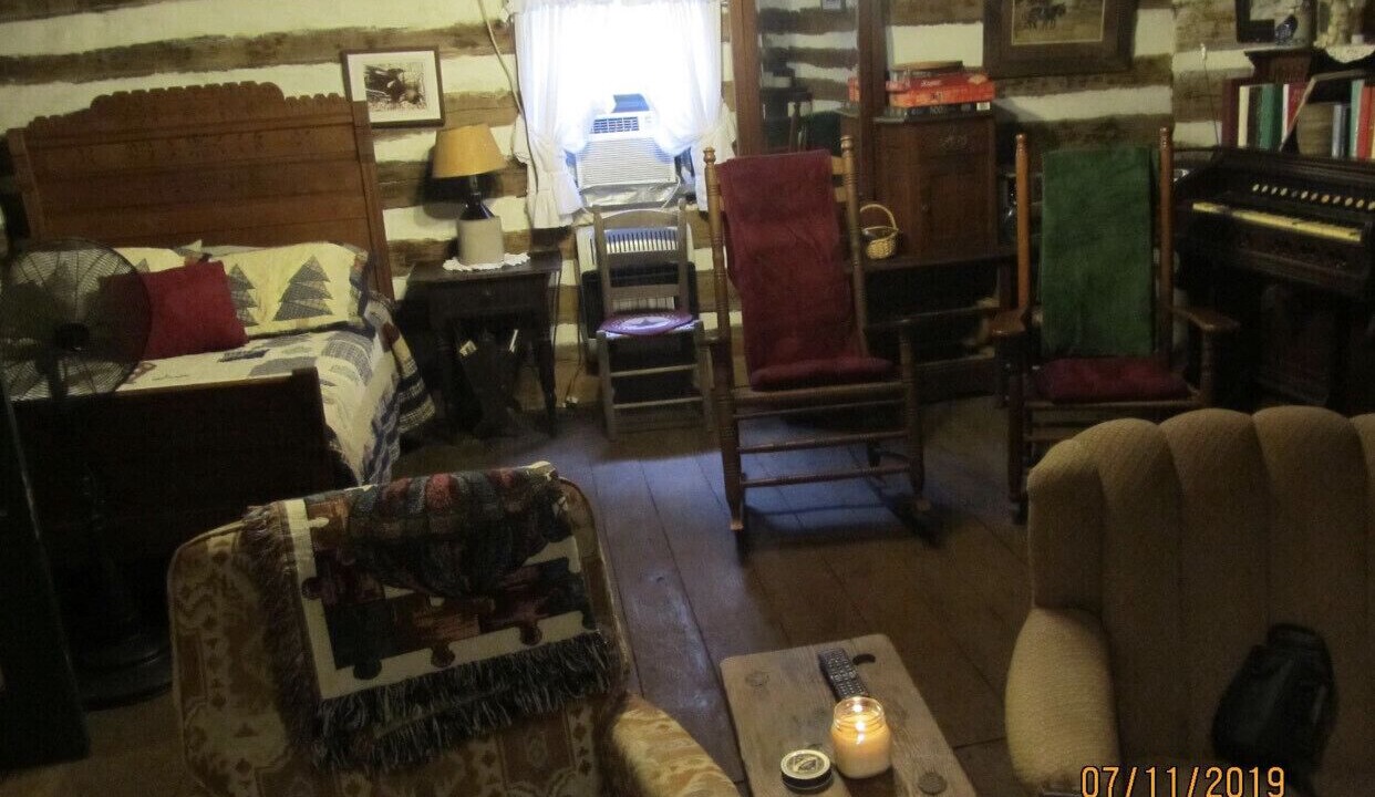 Photo of Livingroom in Smith River