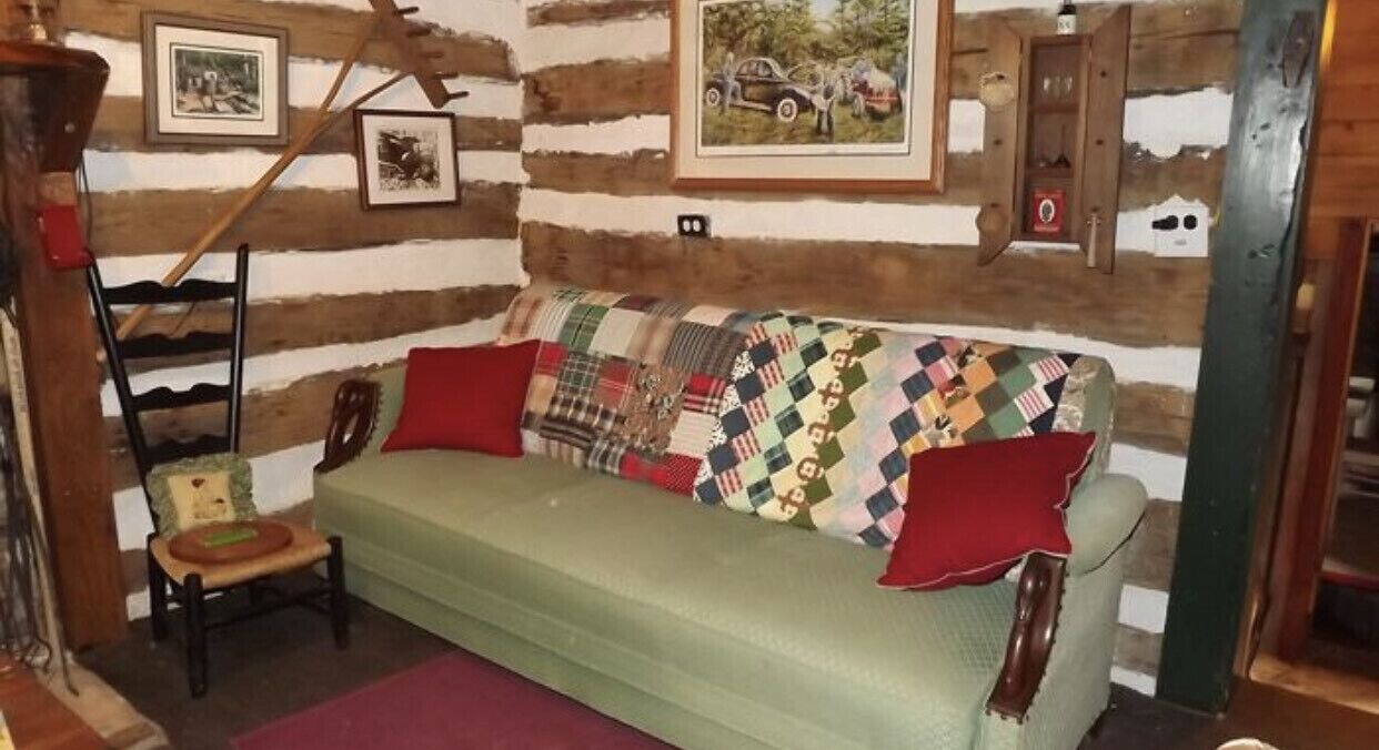 Photo of Livingroom in Smith River
