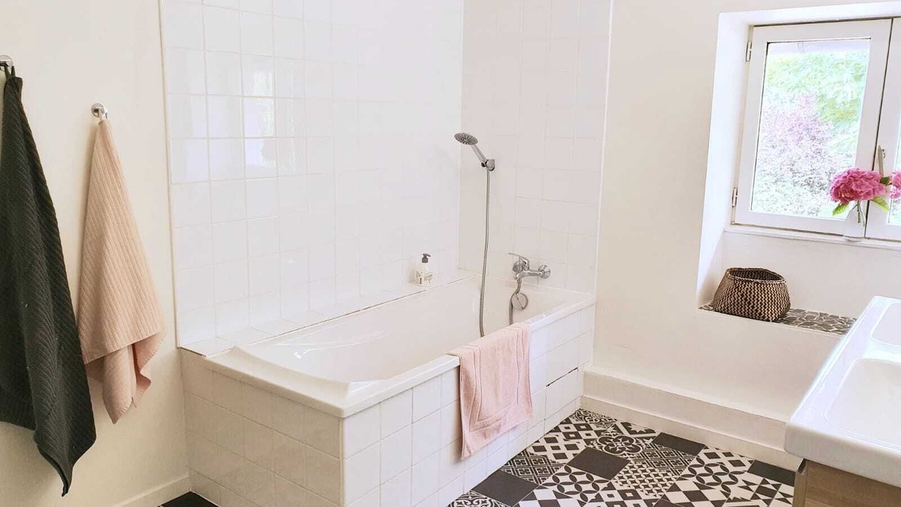 Photo of Bathroom in La Celle-Saint-Avant