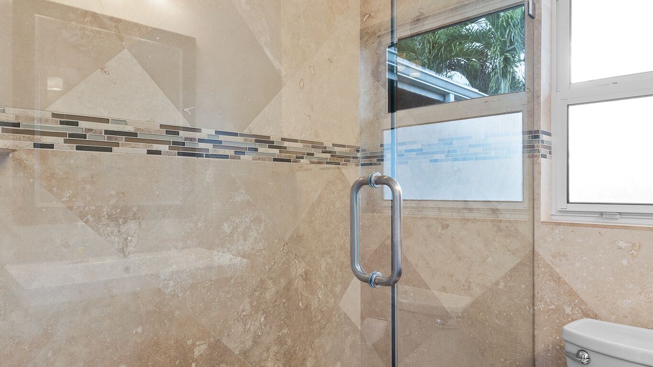 Photo of Bathroom in Oakland Park