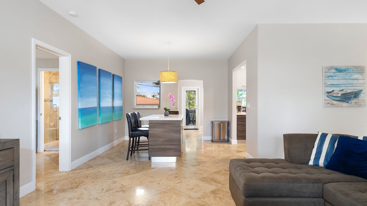 Photo of Livingroom in Oakland Park
