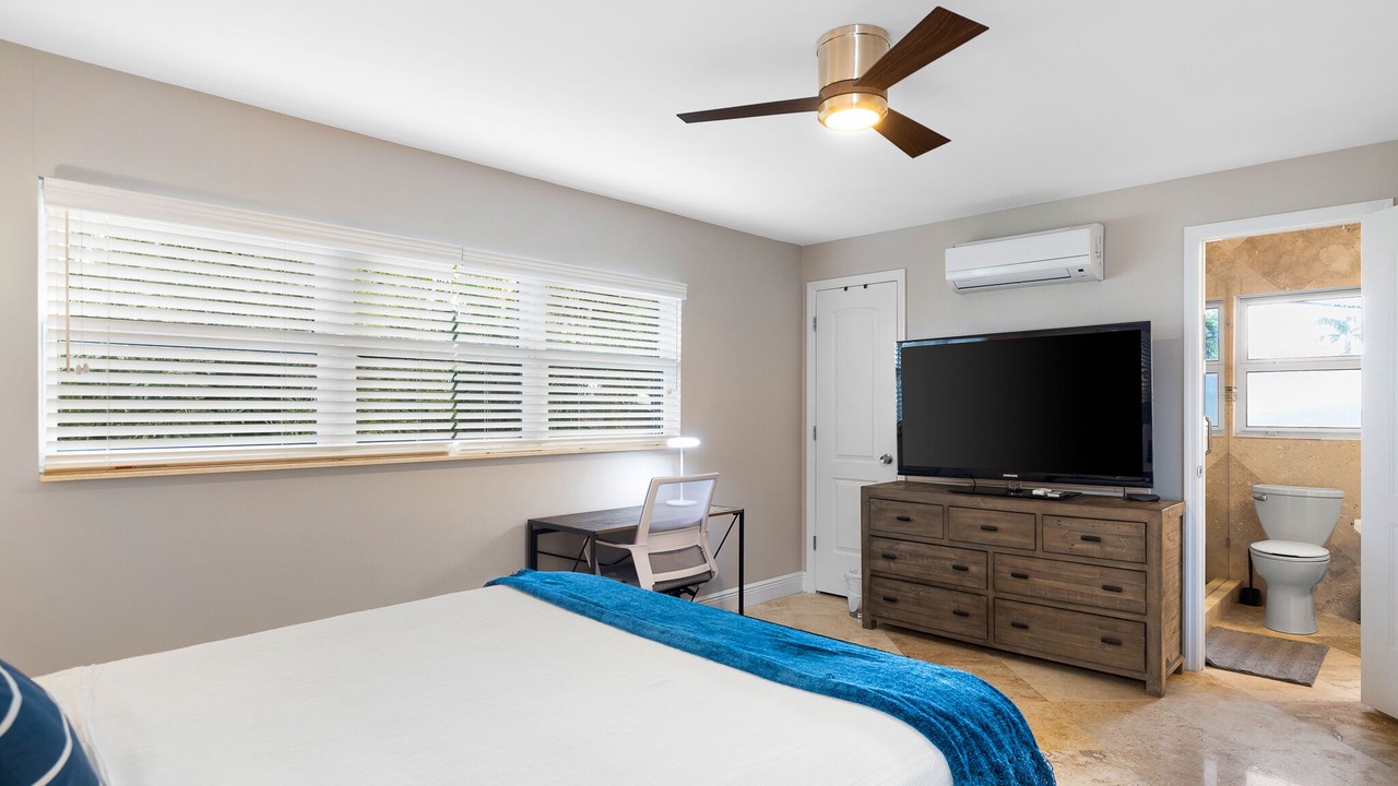 Photo of Bedroom in Oakland Park