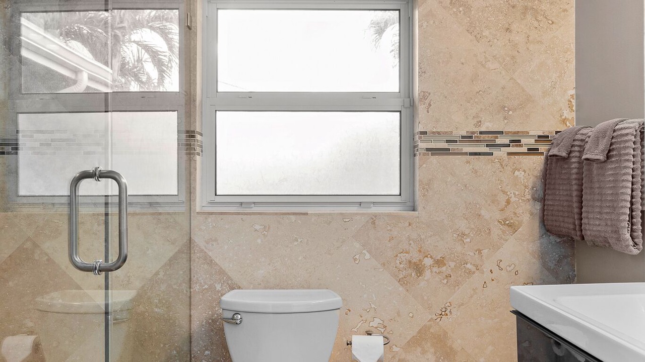 Photo of Bathroom in Oakland Park